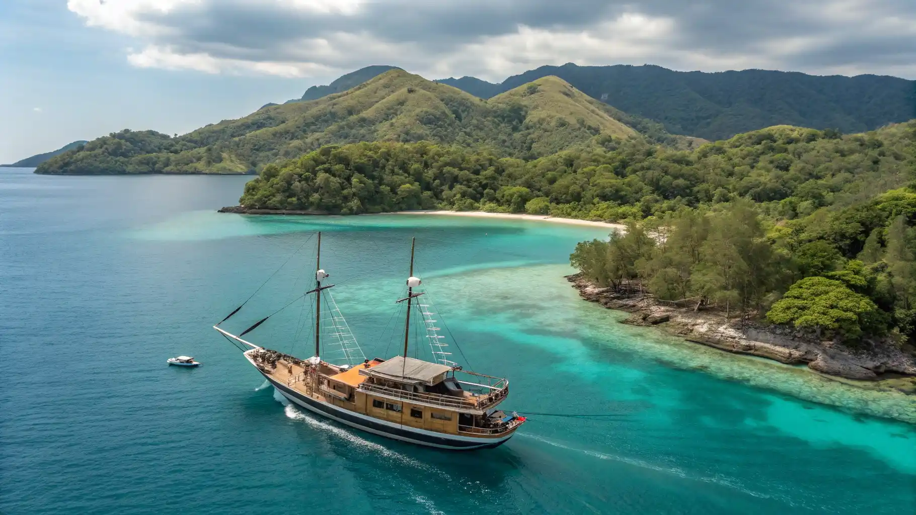 Labuan Bajo Cruise Phinisi | Labuan Bajo Cruise